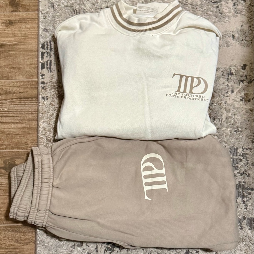 Taylor Swift crewneck & sweatpants
